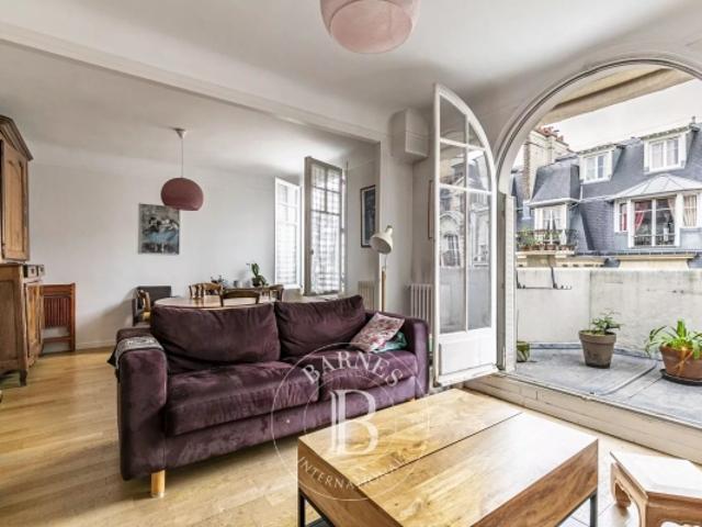PARIS 15 DUPLEIX /MOTTE PICQUET ETAGE ELEVE 2 CHAMBRES BALCON
