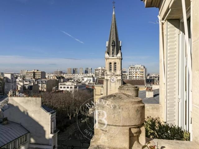 Paris 15 Mairie du XVème Dernier étage duplex avec balcon terrasse 4 chambres