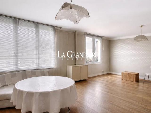 Paris 15 Saint Lambert/Georges Brassens 3ème étage 4 pièce