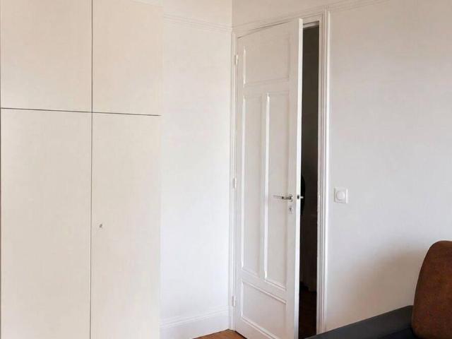 Paris 15e – Studio meublé 27 m² avec balcon