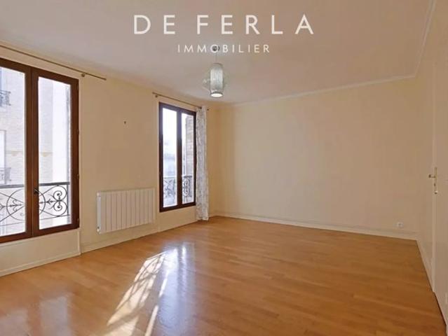 Paris 15e – Rue Gutenberg – Grand studio lumineux de 32 m² – Cave et ascenseur