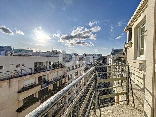 PARIS 15ème 2 pièces 39 m² Champs de Mars Balcon Soleil Etage El