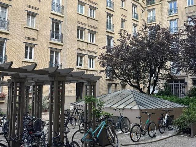 Paris 15ème Appartement 2 pièces de 38.08m² loué meublé