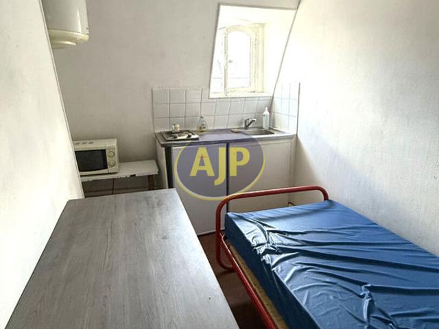 PARIS 15ème Chambre de service