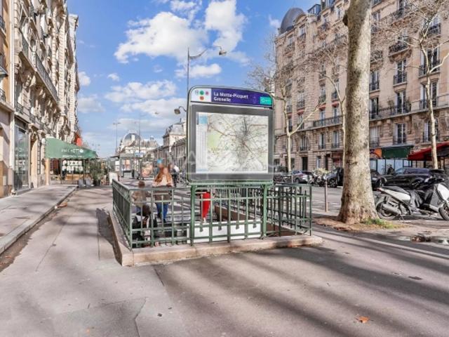 Paris 15ème La Motte Picquet Grenelle Charmant 2 pièces traversant