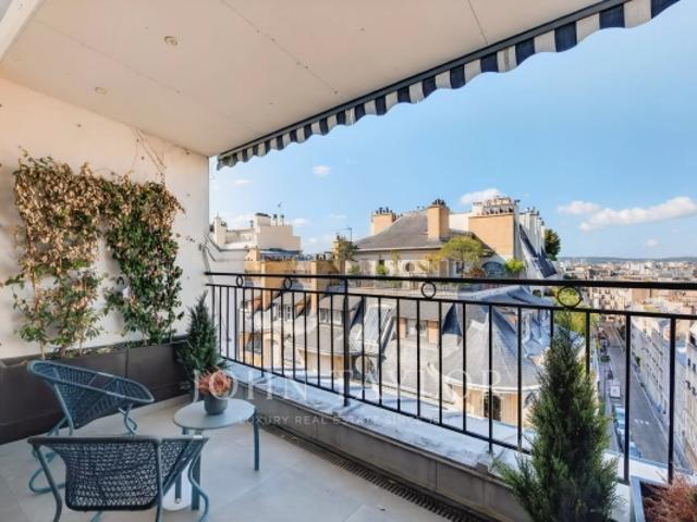 Paris 16 Passy Trocadéro. Prestigieux duplex avec belles vues et terrasses