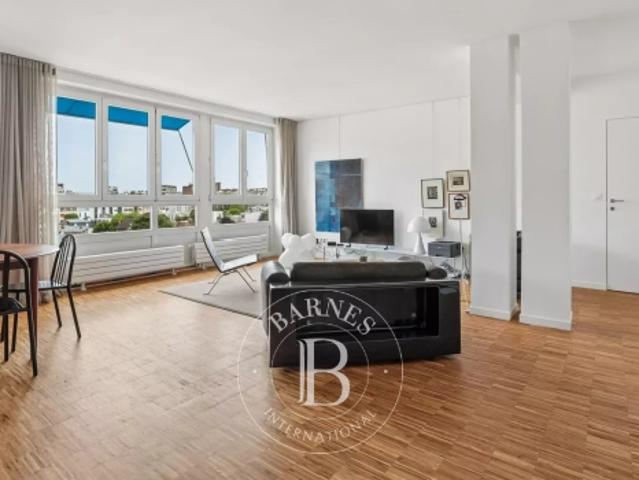 Paris 16 Auteuil Étage élevé 2 chambres Rénové