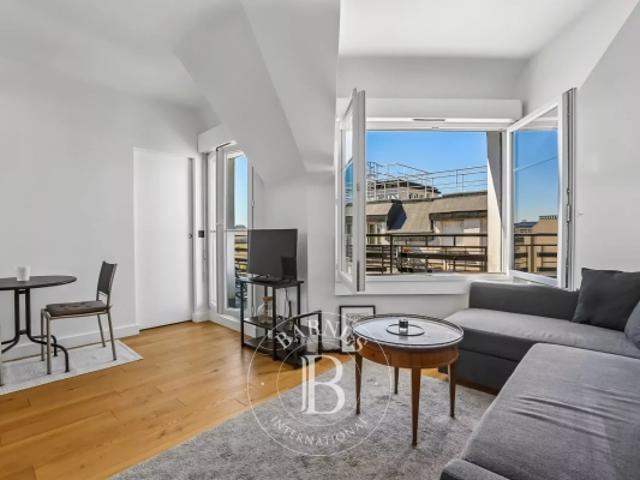 Paris 16 – Auteuil Sud – Balcon avec vue sur les toits de Paris