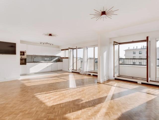 PARIS 16 EME MURAT / VERSAILLES TRES BEAU 4 PIECES POSSIBILITE 3 CHAMBRES AVEC 3 BALCONS ET PARKING