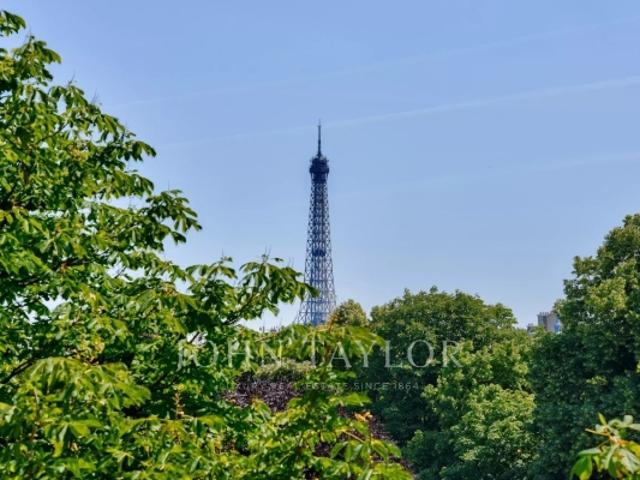 Paris 16. Ranelagh Muette. Un appartement d'exception entre ciel, jardins et Tour Eiffel