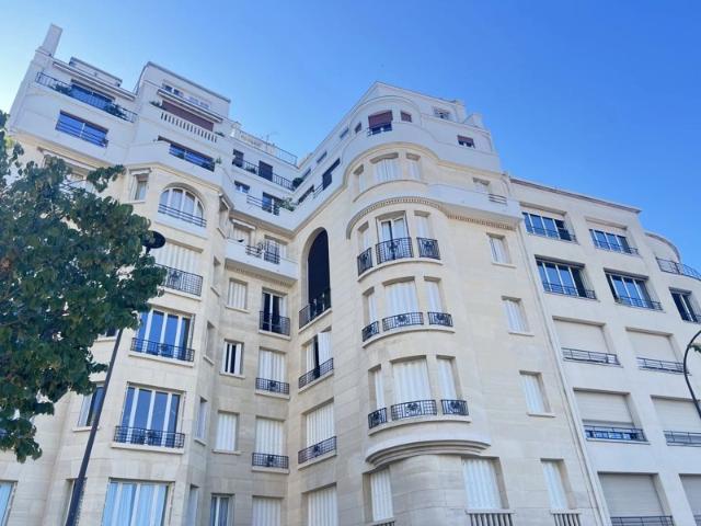 PARIS 16E AU PIED DE MOLITOR STUDIO AU DERNIER ETAGE VUE PANORAMIQUE