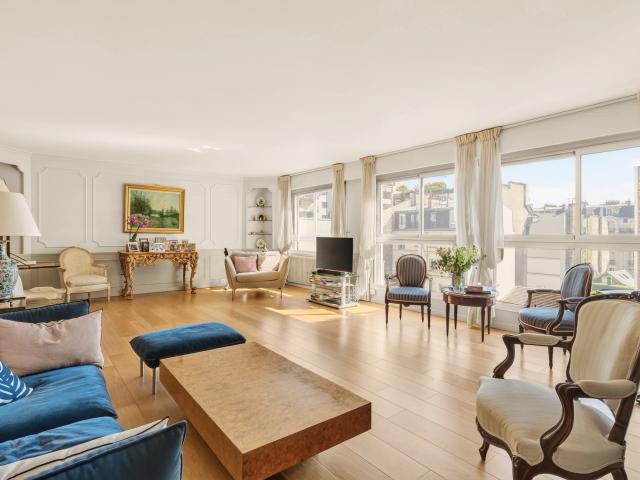 Paris 16e PASSY / RUE LEKAIN Appartement à vendre 5 pièces 130,21m² Carrez 4 chambres