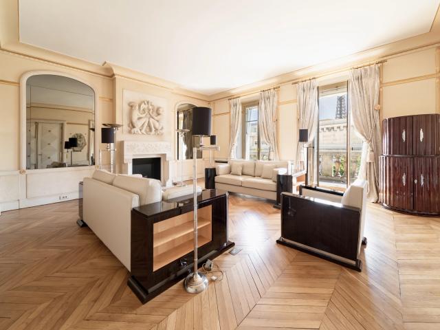 Paris 16e PRÉSIDENT WILSON / TROCADÉRO Appartement à vendre 7 pièces 320,59m² Carrez 4 chambres Balcon filant Vue tour Eiffel Chambre de service Caves