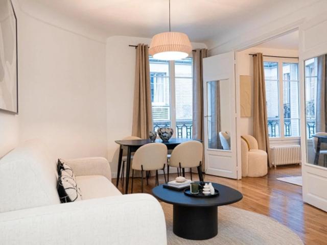 Paris 16ème Foch 2 pièces refait à neuf
