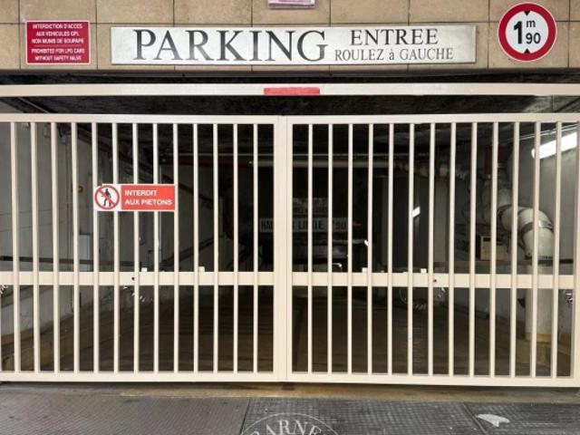Paris 16/TROCADERO/Parking/ Chaillot