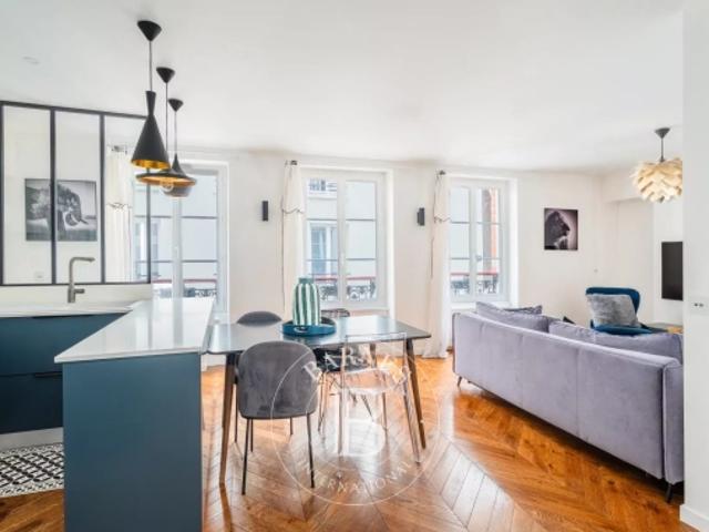 Paris 18 ABBESSES 2 CHAMBRES EXCELLENT ETAT