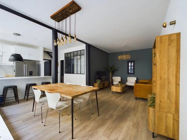 PARIS 18ᵉ – APPARTEMENT 4 PIÈCES MEUBLÉ – REZ DE CHAUSSÉE SUR COUR