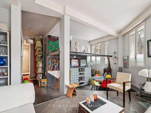 PARIS 18ᵉ – Face au Square Carpeaux – Loft d'architecte de 100 m