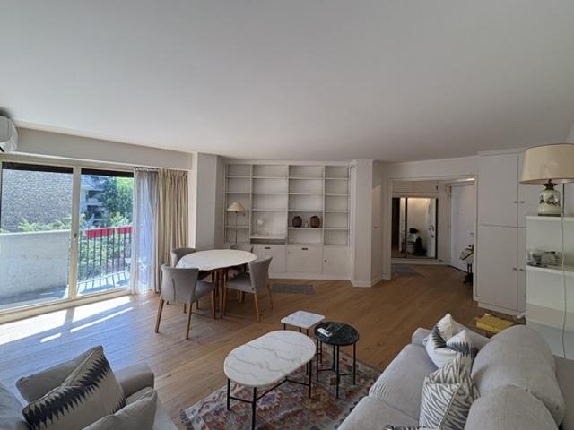 PARIS 18ᵉ Rue Vauvenargues Élégant 2 pièces meublé de 65 m2 avec balcon sur jardin Résidence de standin