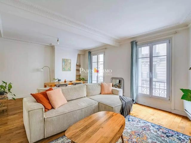 PARIS 18è 3 pièces immeuble de caractère Proximité Square C