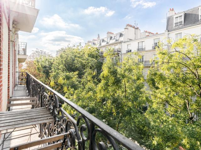 Paris 18e CAULAINCOURT / JUNOT Appartement à vendre 5 pièces 117,83m² Carrez 3 chambres Balcon Jolies vues