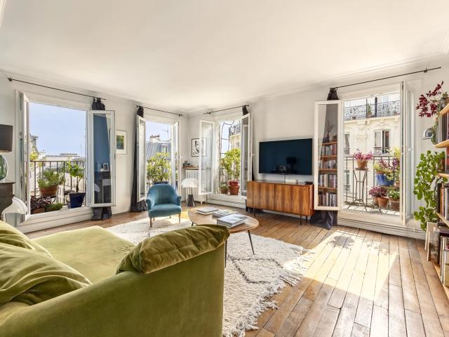Paris 18e CLIGNANCOURT Appartement 7 pièces 160,12 m² Carrez Balcon filant Vue dégagée, ciel