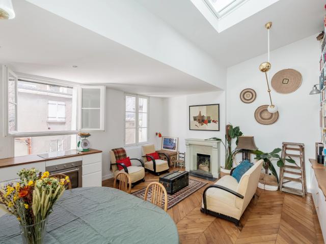 Paris 18e ABBESSES Appartement 3 pièces 46.97m² Carrez 52.29m² au sol 2 chambres