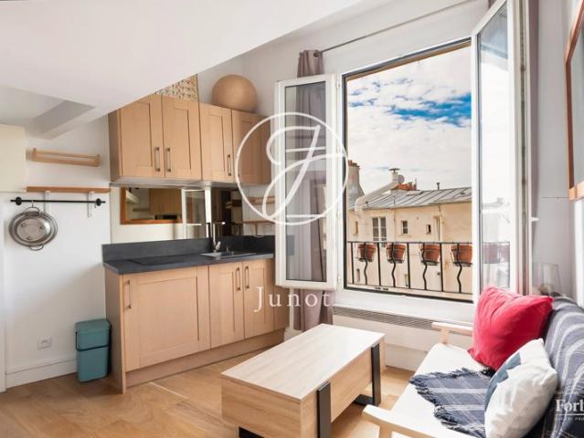 Paris 18e ABBESSES / RUE ANDRE BARSACQ Studio à vendre 10.41m² Carrez 14.51m² au sol Vue dégagée