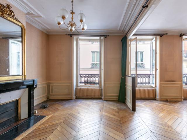 Paris 18e Appartement de caractère ¦ 3 pièces à réinventer