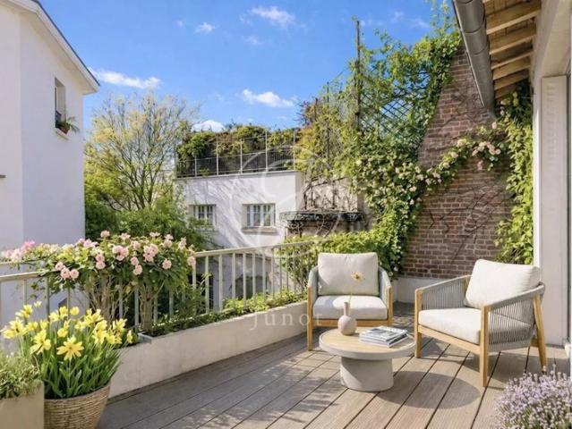 Paris 18e AVENUE JUNOT Hôtel Particulier à vendre 190,26m² habitables 270,52m² au sol 4 chambres 2 terrasses Sud
