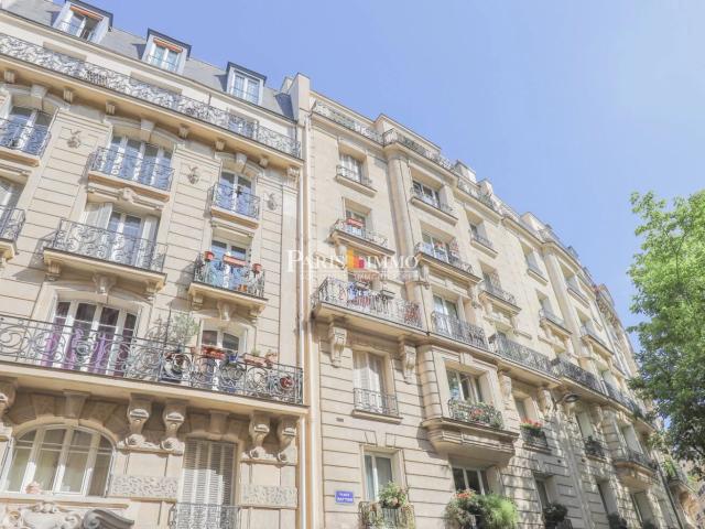 Paris 18e deux pièces Rue Eugène Carrière
