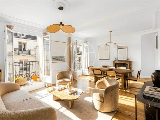 Paris 18e LAMARCK / DAMRÉMONT Appartement à vendre 3 pièce