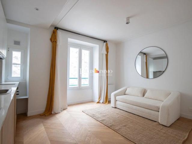 Paris 18e Studio refait a neuf Villa Saint Michel