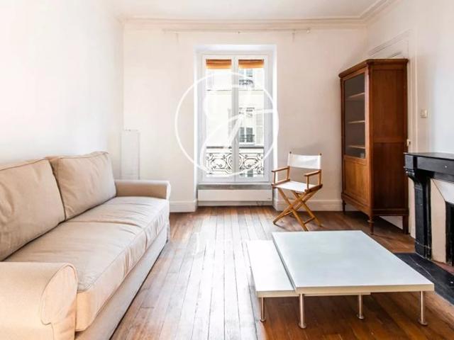 Paris 18e RUE DES TROIS FRÈRES / ABBESSES / LEPIC Studio meublé 31,65 m² Carrez