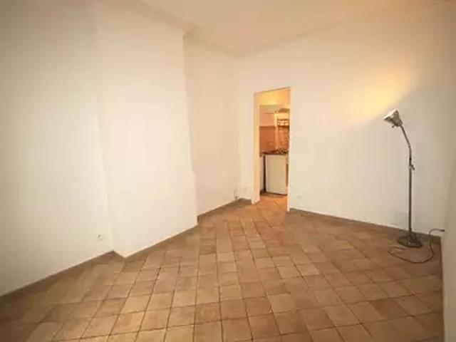 Paris 18ème 75018 Location appartement 1 pièce t1 au dernier étage