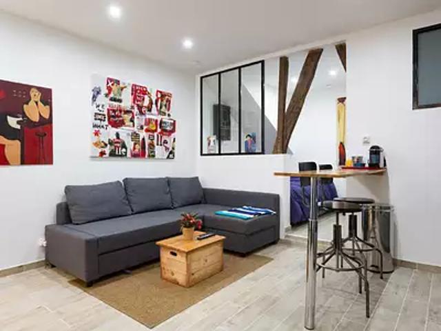 Paris 18ème 75018 Location appartement 1 pièce t1 au dernier étage