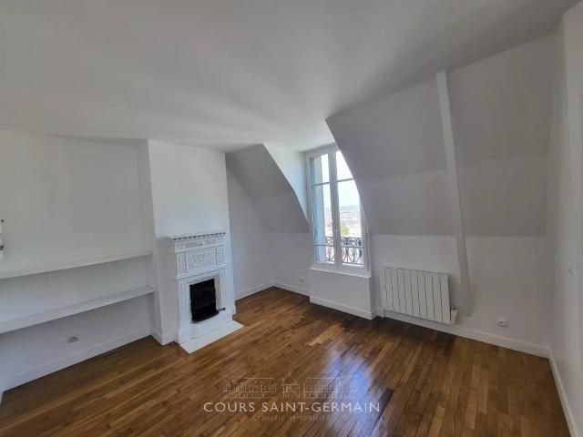 Paris 18ème • 18.01 m • 1 080 CC € / Mois