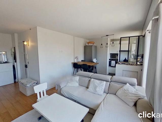 Paris 19ᵉ – Superbe 2 pièces meublé de 52 m² avec loggia, parking, cave et vue dégagée