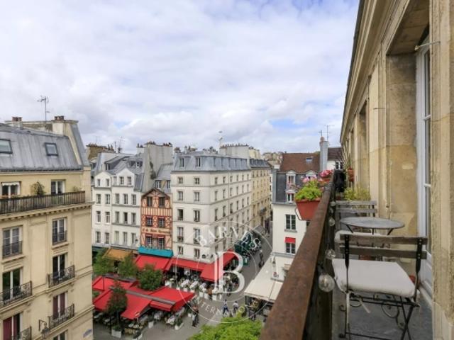 PARIS 1ER 2 PIECES IDEAL PIED A TERRE BALCON LUMINEUX