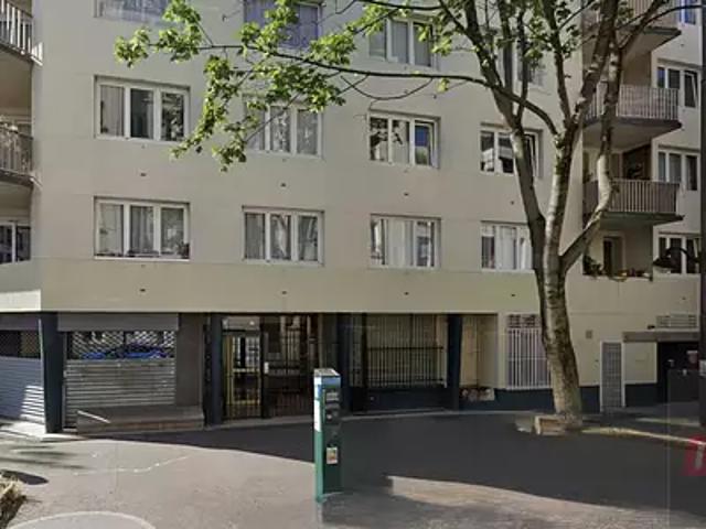 Paris 20ème 75020 Achat / Vente divers au dernier étage
