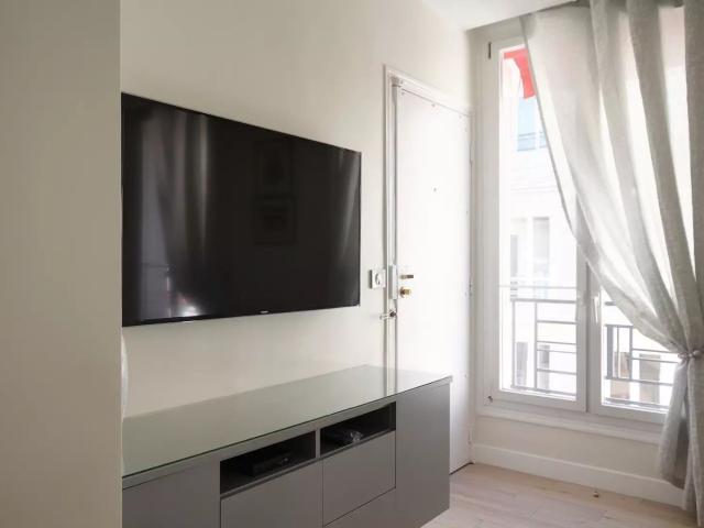 PARIS 2 BEDROOM LUXURY APARTMENT ETOILE / TERNES