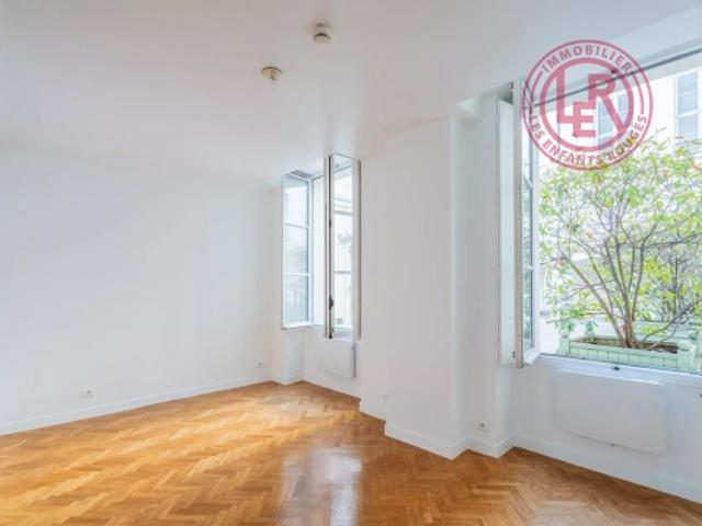 Paris 3ème Enfants Rouges beau studio au sein d'une copropriété de standing