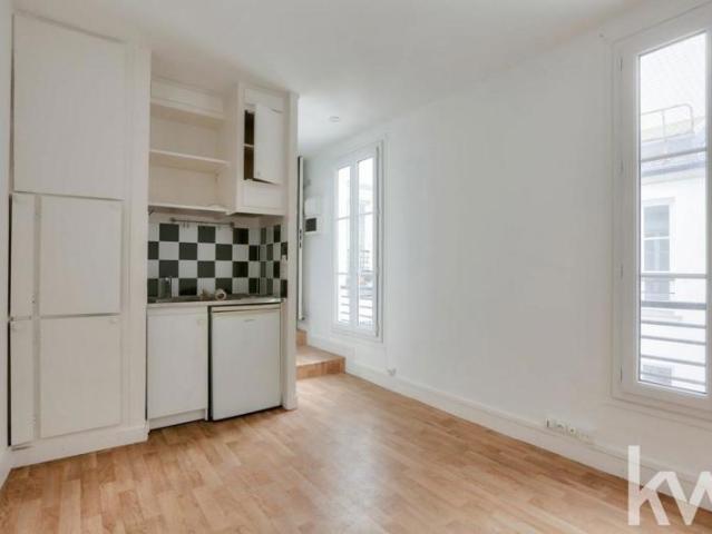 PARIS 3 HAUT MARAIS STUDIO EN ETAGE CLAIR ET CALME