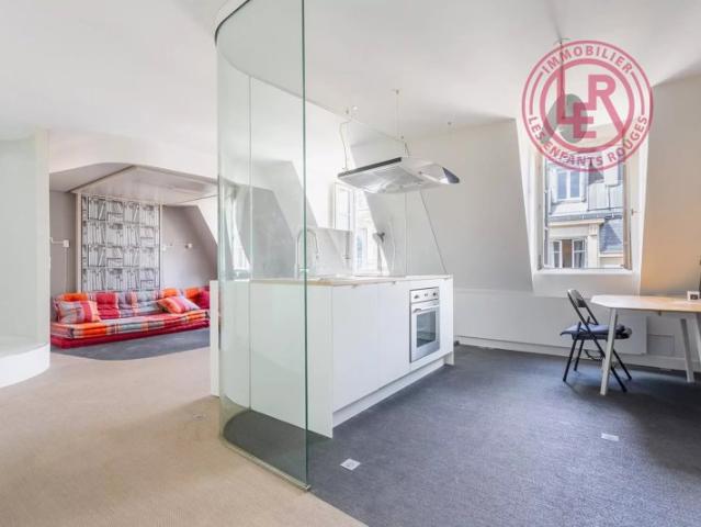 Paris 3ème rue des Tournelles Très beau studio au dernier étage avec ascenseur