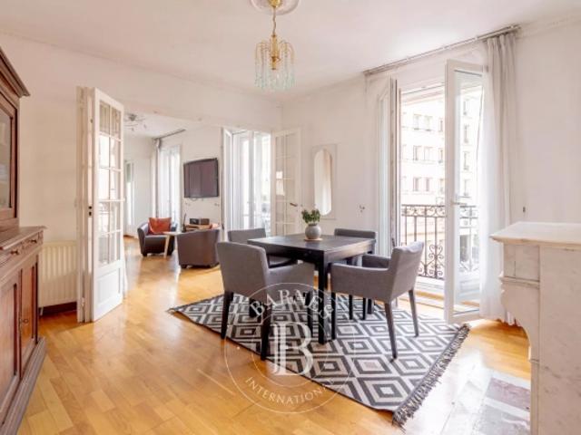 PARIS V Monge 3 pièces avec balcons