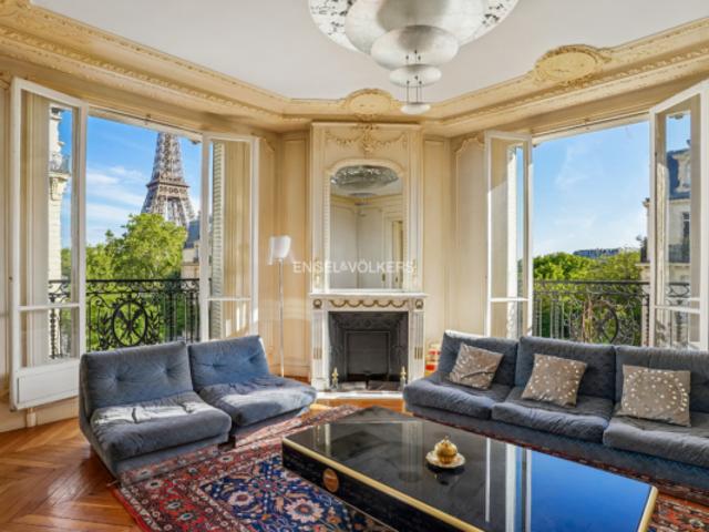 Paris VII Champ de Mars Appartement familial d'angle avec vue