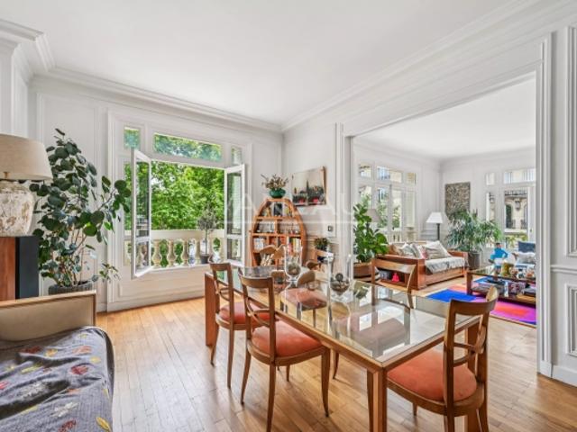 Paris VIIe Appartement familial au pied du Champ De Mars