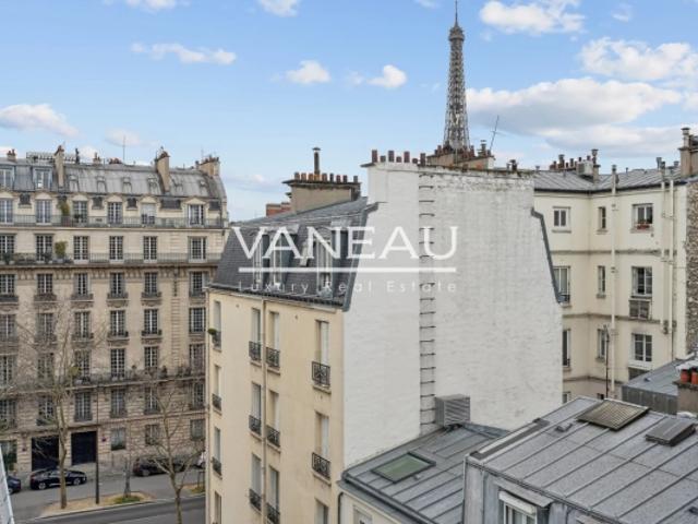 Paris VII Rue Cler Studio en étage élevé avec vue dégagée