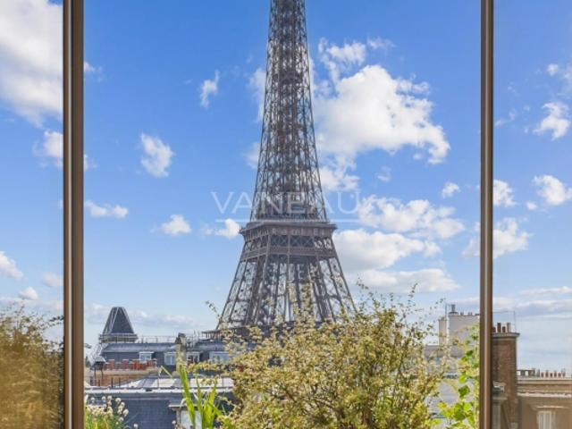 Paris VIIe Gros caillou Dernier étage avec terrasse avec vue sur monuments