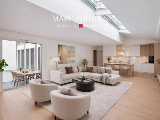 Paris Viii Faubourg Saint Honoré: appartement d'angle de 11. 115m² Paris 8ème